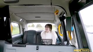 Fella fucks cute girl in the car, he is very lucky