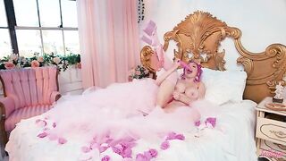 A glamorous woman plays with herself and her big boobs