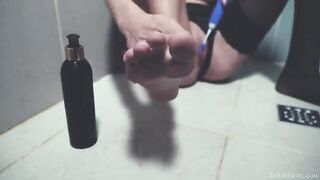 A girl washes her pussy in the shower and plays with toys
