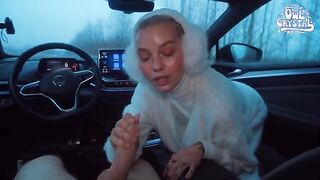 A college girl agreed to fuck with a stranger in his car