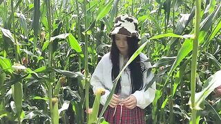 A security guard fucked the thief in cornfield