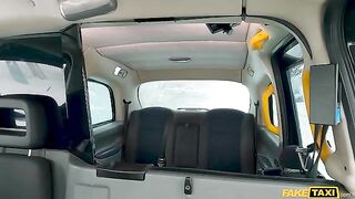 A blowjob in a car? Absolutely, yes! - Minet v machine
