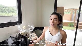 That ass is made for hard fucking! - Bailando y moviendo el culo para ti