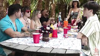 You can learn a lot from this amazing blowjob demonstration in public