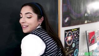 It's not a challenge to surprise a teacher with a blowjob, watch how