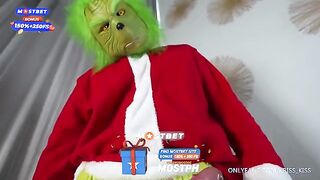 The Grinch gets busy in a steamy homemade session