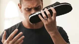 A girl knows how to make a good blowjob and look into the soul