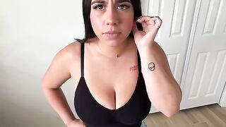 Aorno promises pleasure just by showing her ass