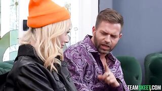 I sat a cute girl with tattoos down on my dick, and she screamed
