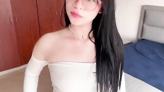 How to pray to a girl’s ass and cum on it