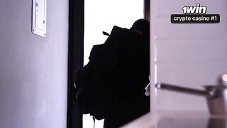 A woman with a huge ass is being robbed and fucked by a stranger