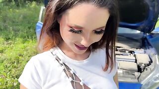 A fit girl had sex right in the car, it was amazing