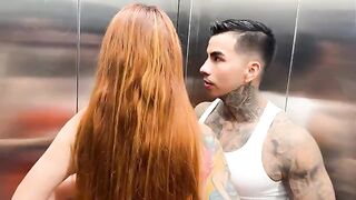 A girl met her neighbor in the elevator and fucked with him