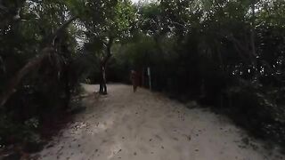 A girl with a magnetic ass gets picked up at the beach